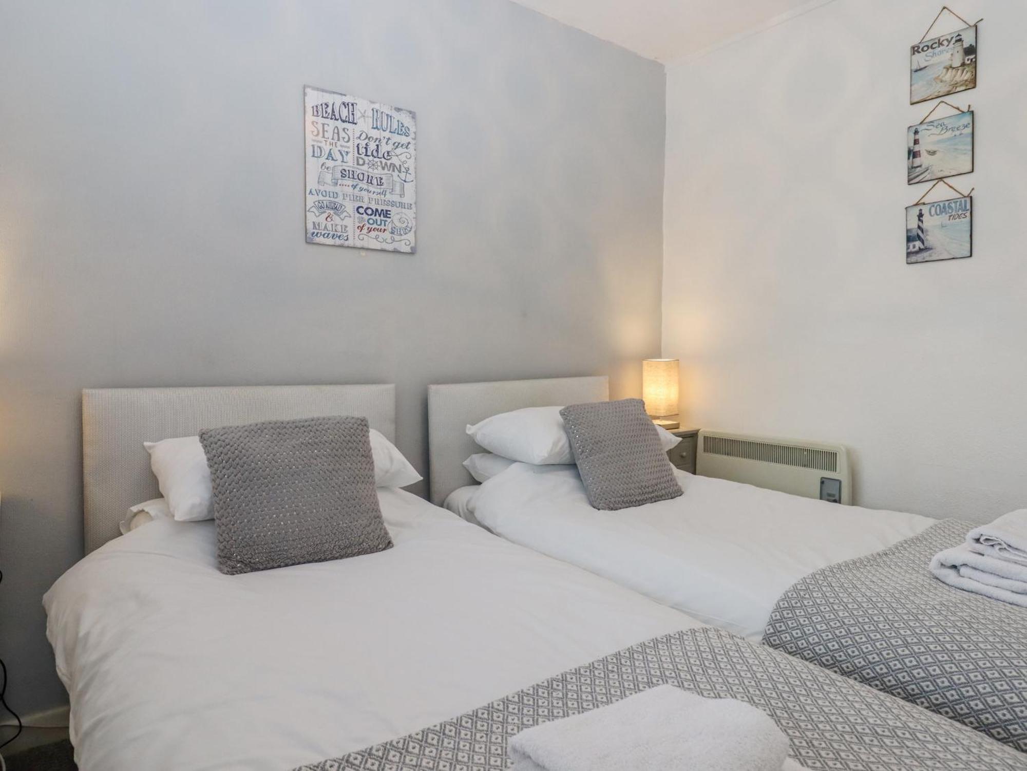 3 Dolphin Court Apartment Brixham Ngoại thất bức ảnh